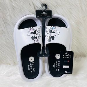 Mickey‎ and Minnie Sandlas